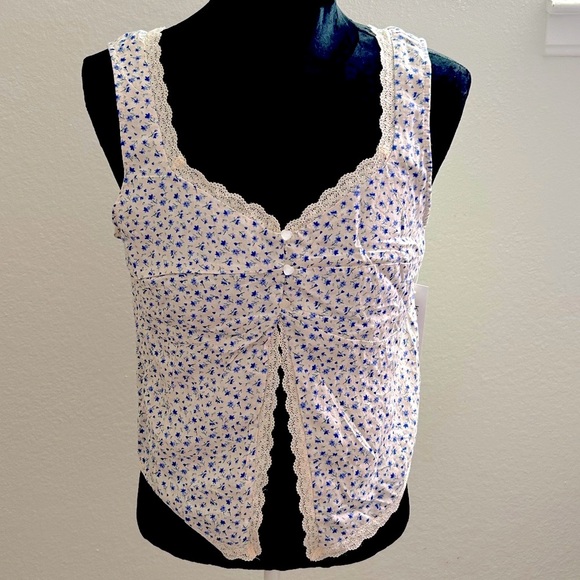 Kirious Floral Lace Trim Top - Picture 1 of 7